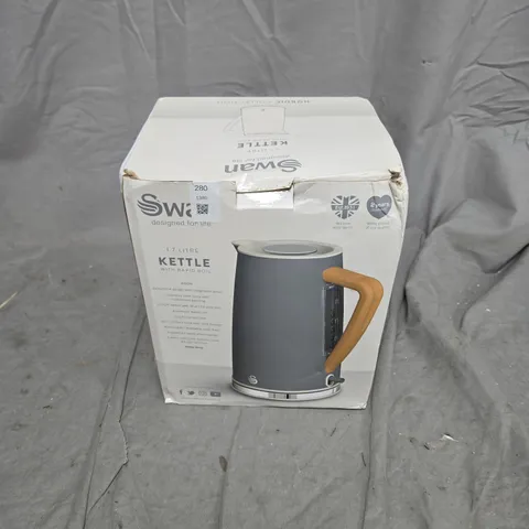 SWAN 1.7 LITRE KETTLE WITH RAPID BOIL – GREY WITH WOODEN HANDLE (BOXED)