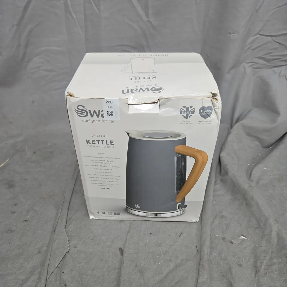 SWAN 1.7 LITRE KETTLE WITH RAPID BOIL – GREY WITH WOODEN HANDLE (BOXED)