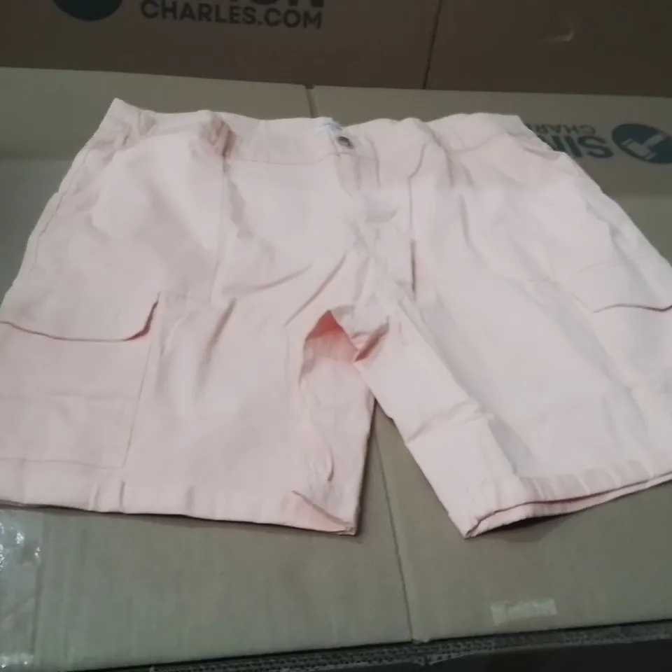 BOXED BRAND NEW APPROXIMATELY 36 JD WILLIAMS CARGO SHORTS PEACH SIZE 20
