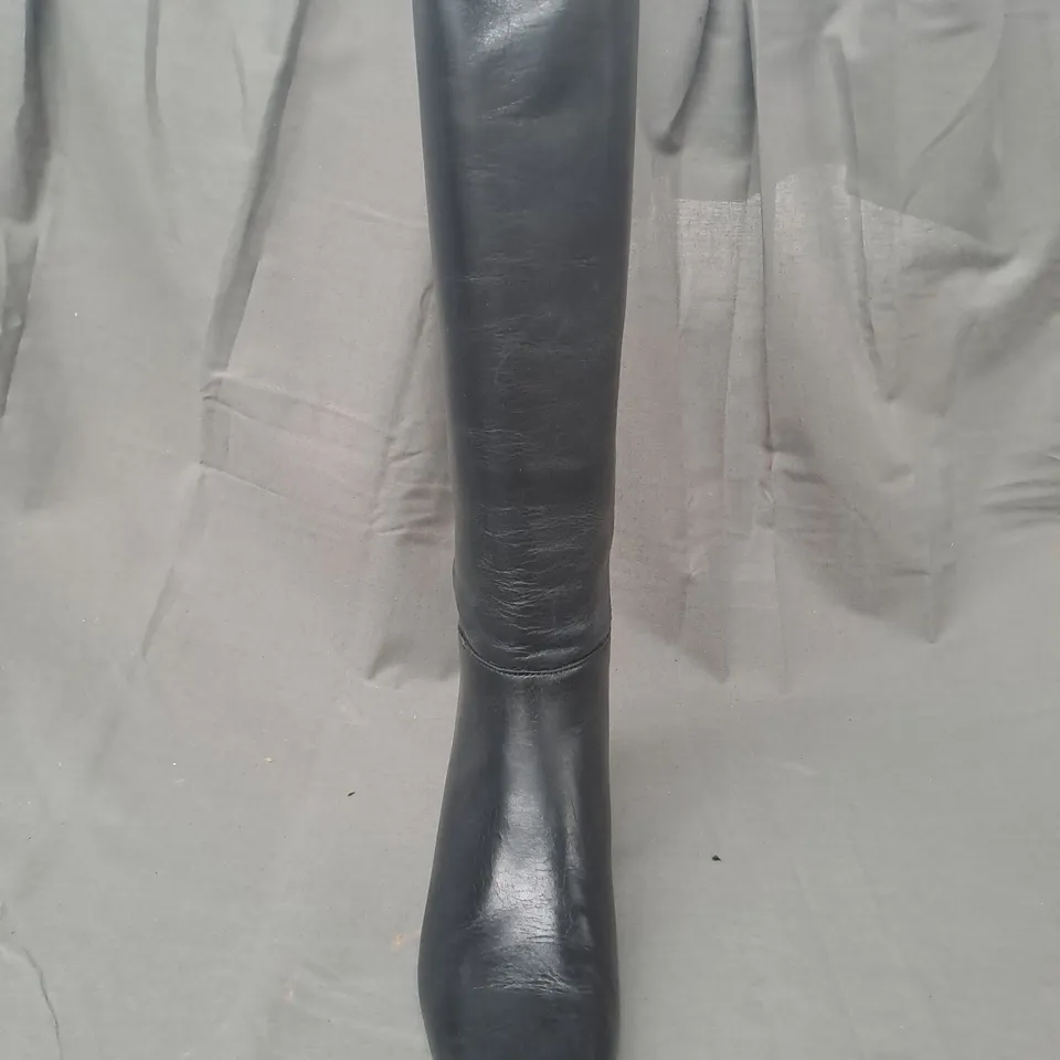 BOXED PAIR OF REFORMATION SQUARE TOE LOW HEEL KNEE-HIGH BOOTS IN BLACK SIZE 6