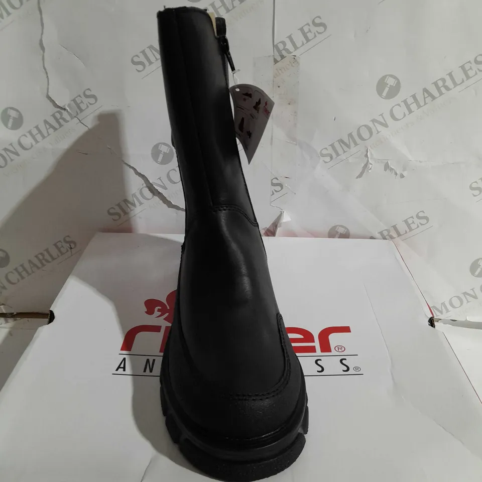 RIEKER CHELSEA BOOT IN BLACK SIZE 6