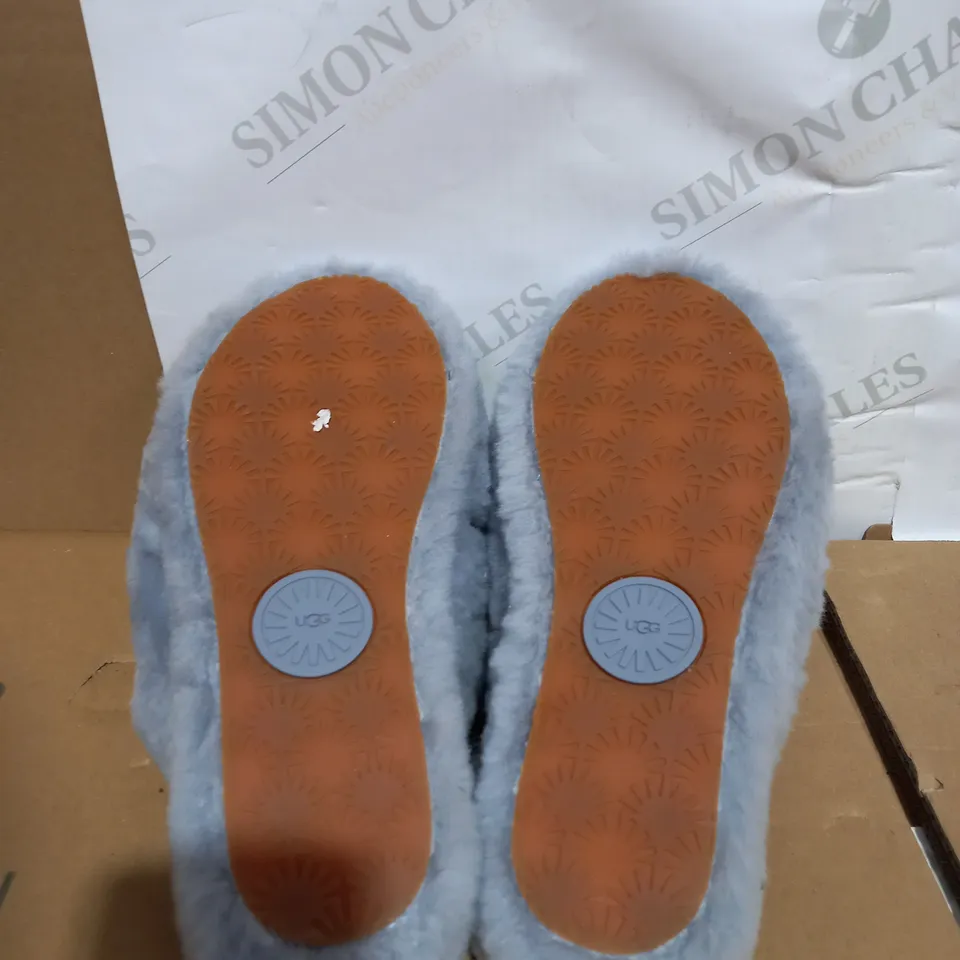 PAIR OF BOXED UGG FLUFF YEAH SLIPPERS SIZE 6