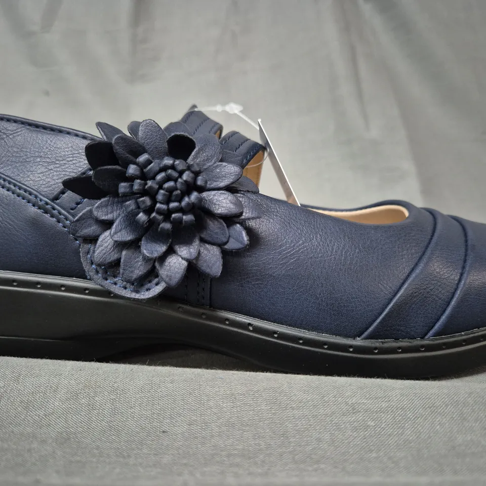 BOXED PAIR OF AJVANI COLLECTION SHOES IN NAVY UK SIZE 5