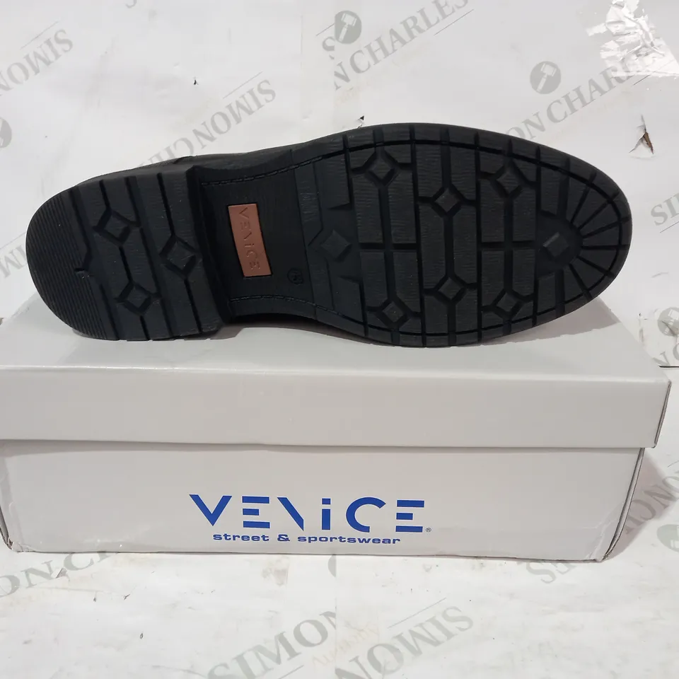 BOXED PAIR OF VENICE FAUX LEATHER SHOES IN BLACK UK SIZE 9
