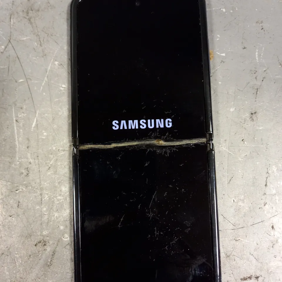 SAMASUNG GALAXY Z FLIP SMARTPHONE 