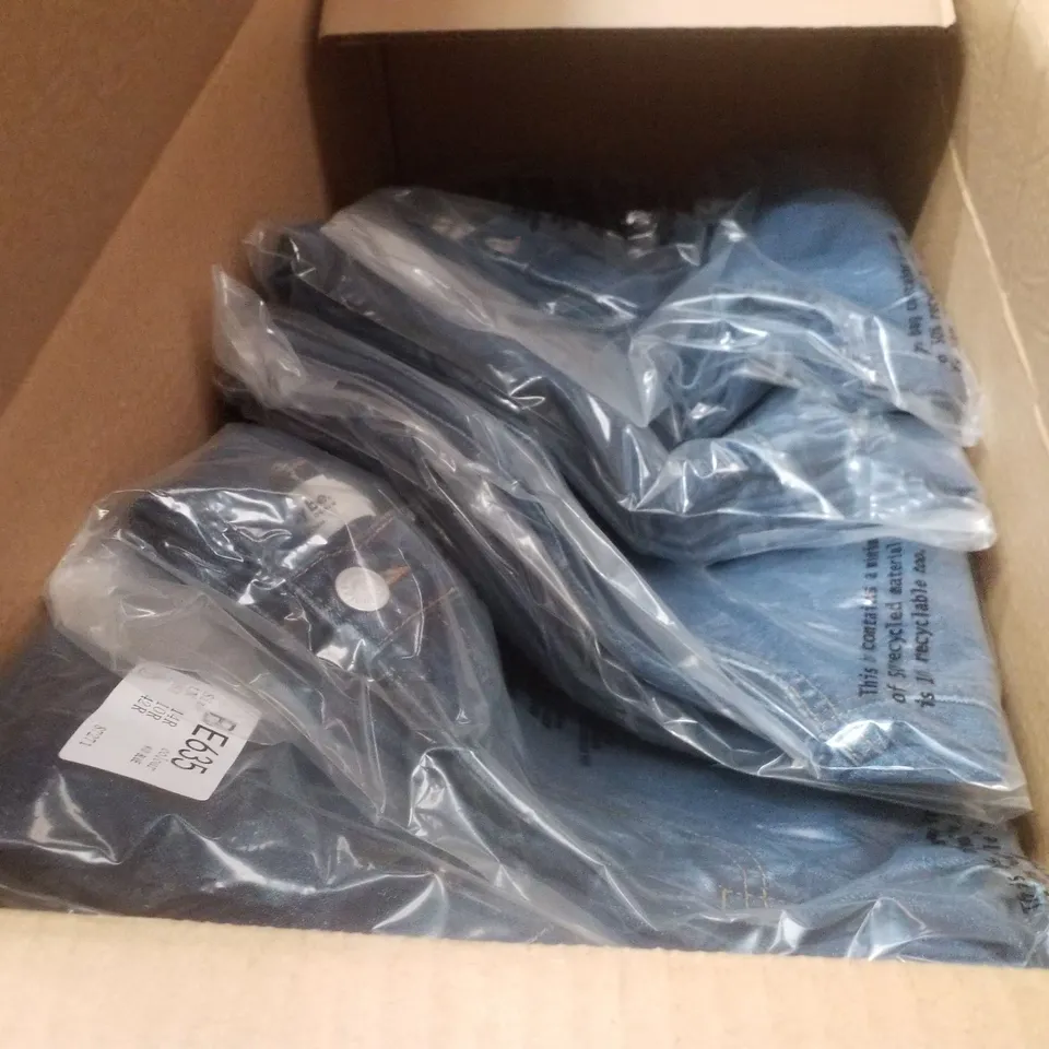 BOX CONTAINING APPROXIMATELY 9 BRAND NEW SIMPLY BE MID BLUE PLEAT DETAIL WIDE LEG JEANS - SIZE 14R