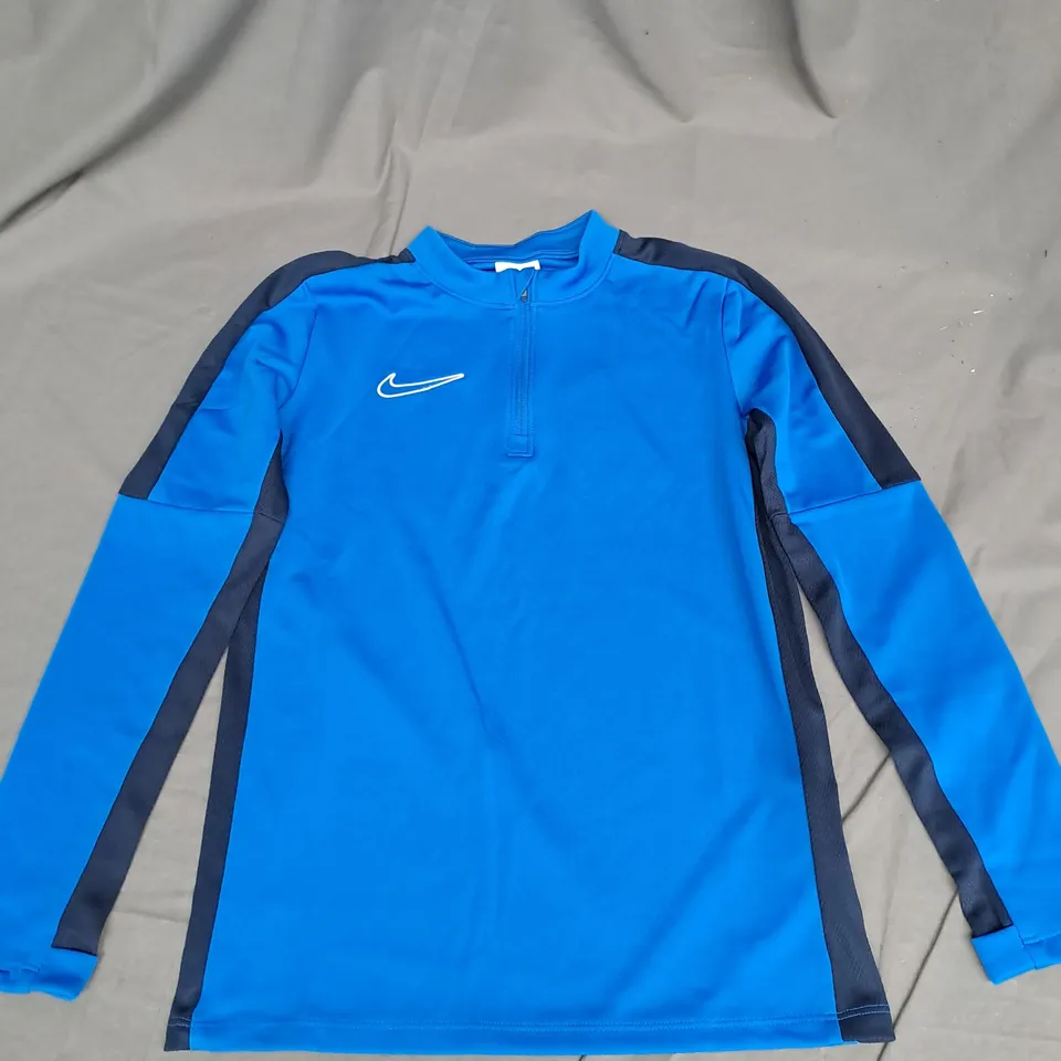 NIKE KIDS FOOTBALL LONG SLEEVE 1/4 ZIP TOP IN BLUE/BLACK SIZE S