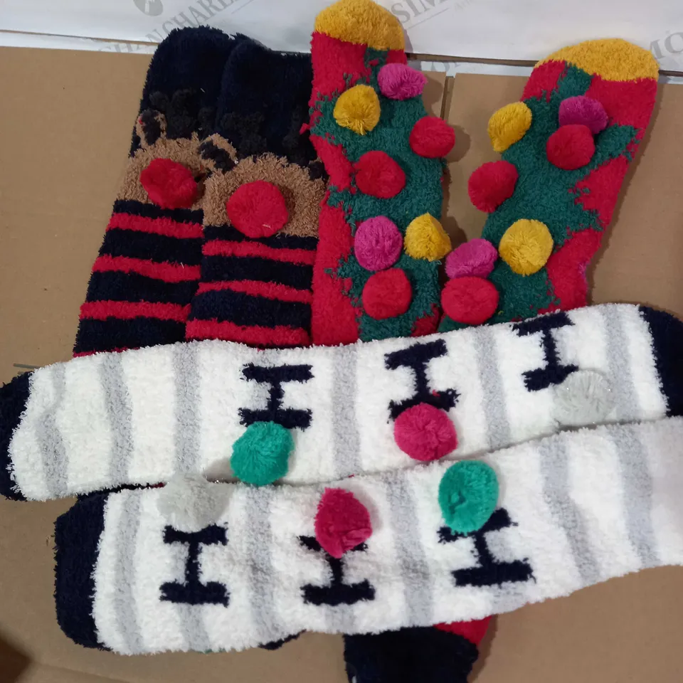 LOT OF 3 PAIRS OF SUPER SOFT SOCKS, CHRISTMAS PATTERNS