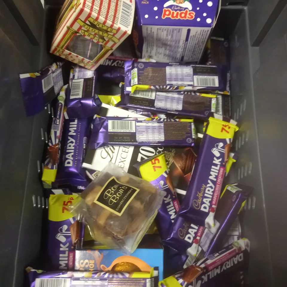 LARGE QUANTITY OF ASSORTED CONFECTIONARY TO INCLUDE; TERRY'S CHOCOLATE ORANGE, DAIRY MILK MARVELOUS CREAIONS, MILKY WAY MAGIC STARS, LINDT AND TONY'S CHOCOLONEY