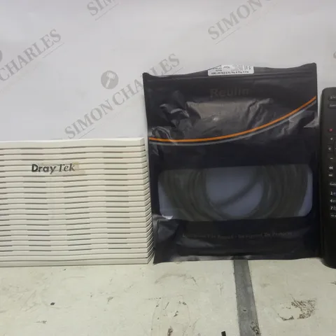BOX OF APPROXIMATELY 9 ASSORTED ITEMS TO INCLUDE - BT TV REMOTE - REULIN ETHERNET CABLE - DRAYTEK VIGOR2862 ETC