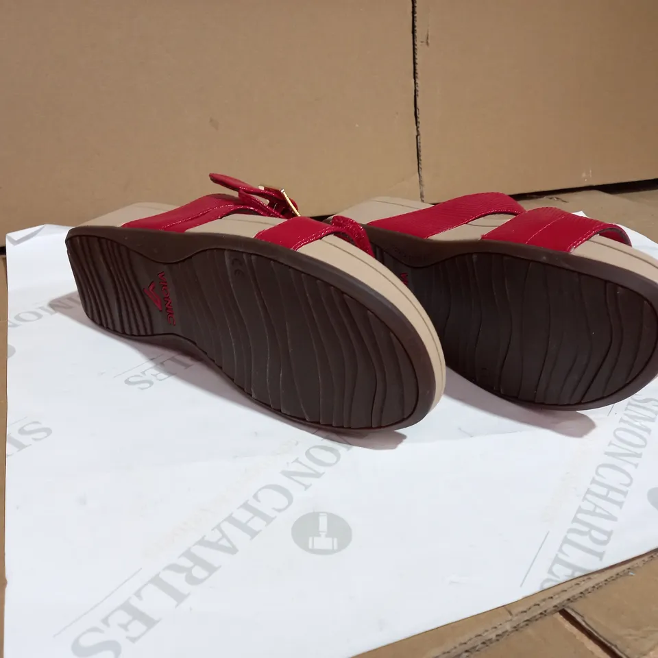 BOX OF VIONIC RED LEATHER STYLE SANDALS SIZE 7