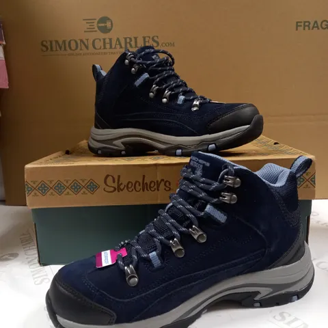 SKETCHERS WATERPROOF BOOT SIZE 4.5