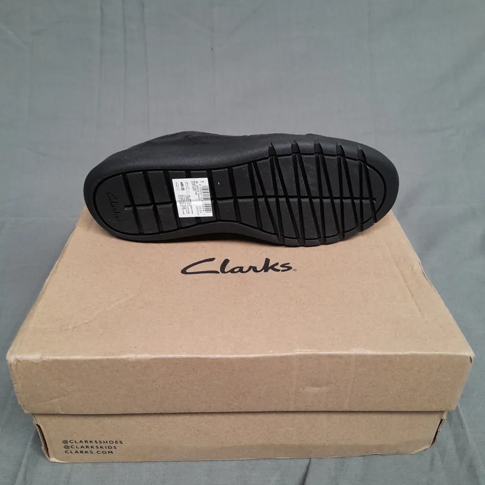 BOXED PAIR OF CLANKS SCAPE TRACK Y BLACK LEATHER SIZE UK 3 