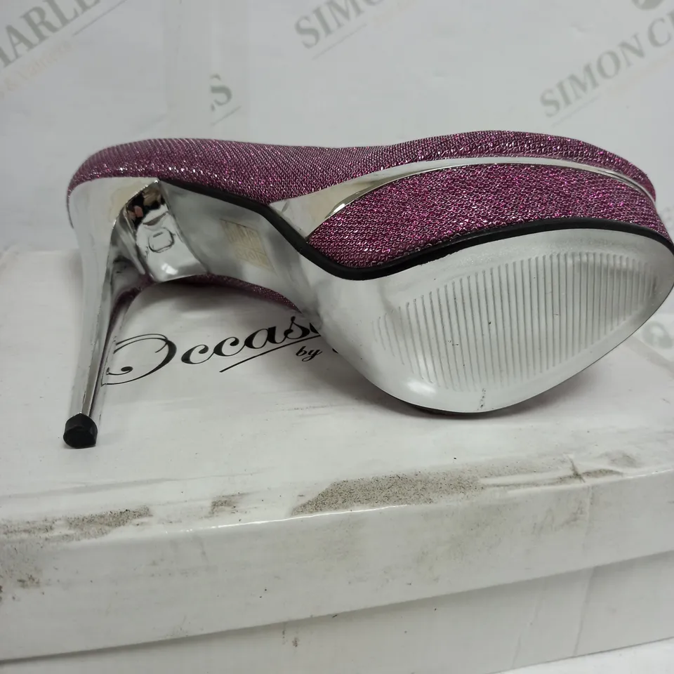 BOXED PAIR OF OCCASSIONS BY CASANDRA PURPLE HEELS SIZE 7
