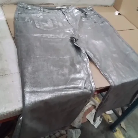 BOXED BRAND NEW APPROXIMATELY 9 JD WILLIAMS METALLIC WIDE LEG JEANS SILVER SIZE 20