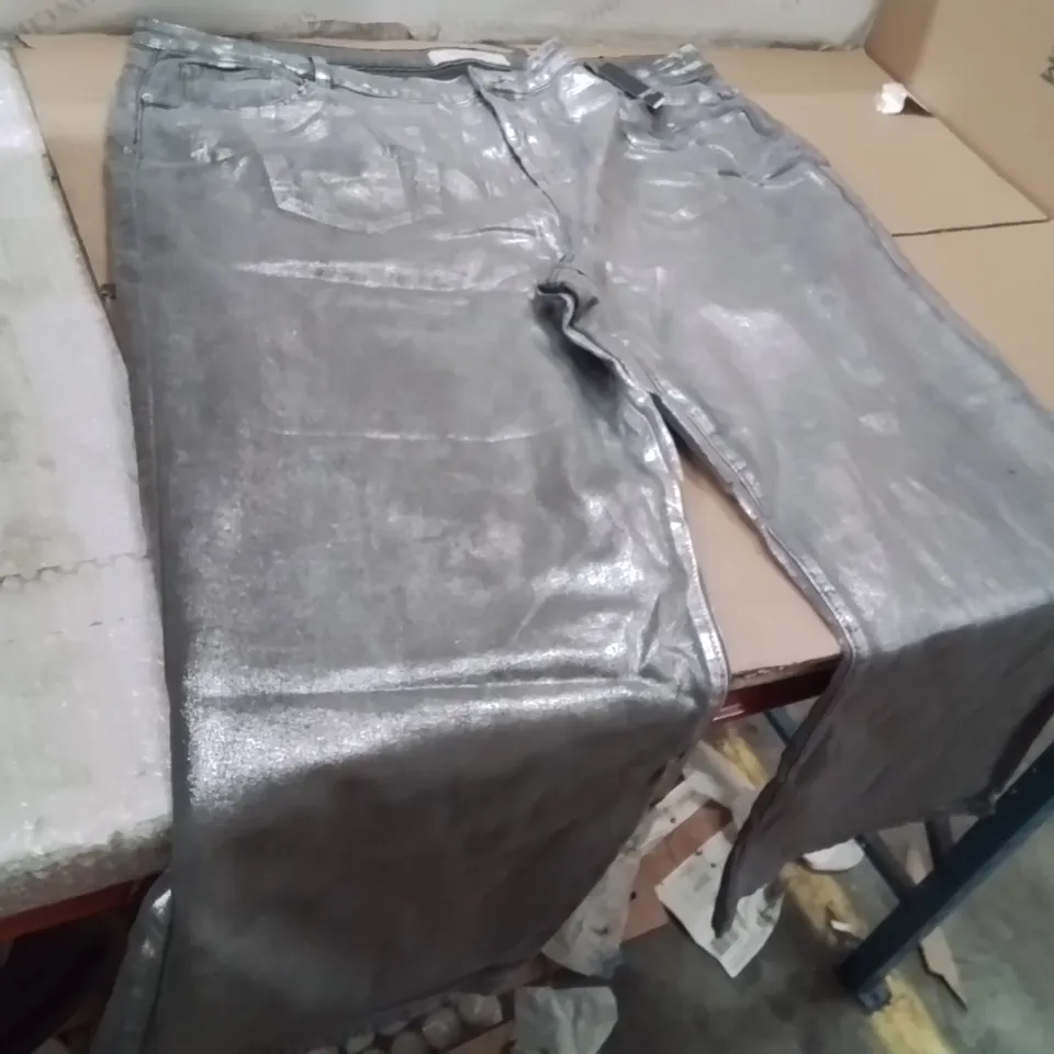 BOXED BRAND NEW APPROXIMATELY 9 JD WILLIAMS METALLIC WIDE LEG JEANS SILVER SIZE 20