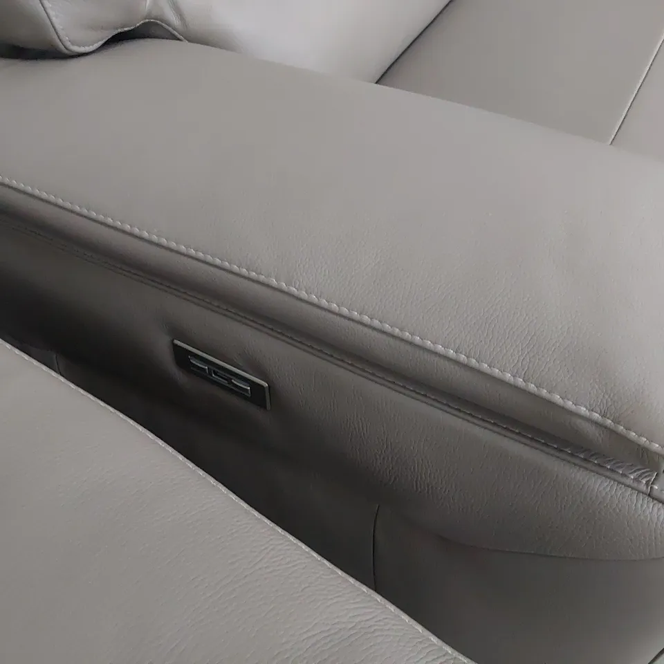 QUALITY ITALIAN DESIGNER GRADO POWER RECLINING SUITE COMPRISING THREE SEATER & LOVESEAT/TWO SEATER SOFAS LIGHT GREY LEATHER 