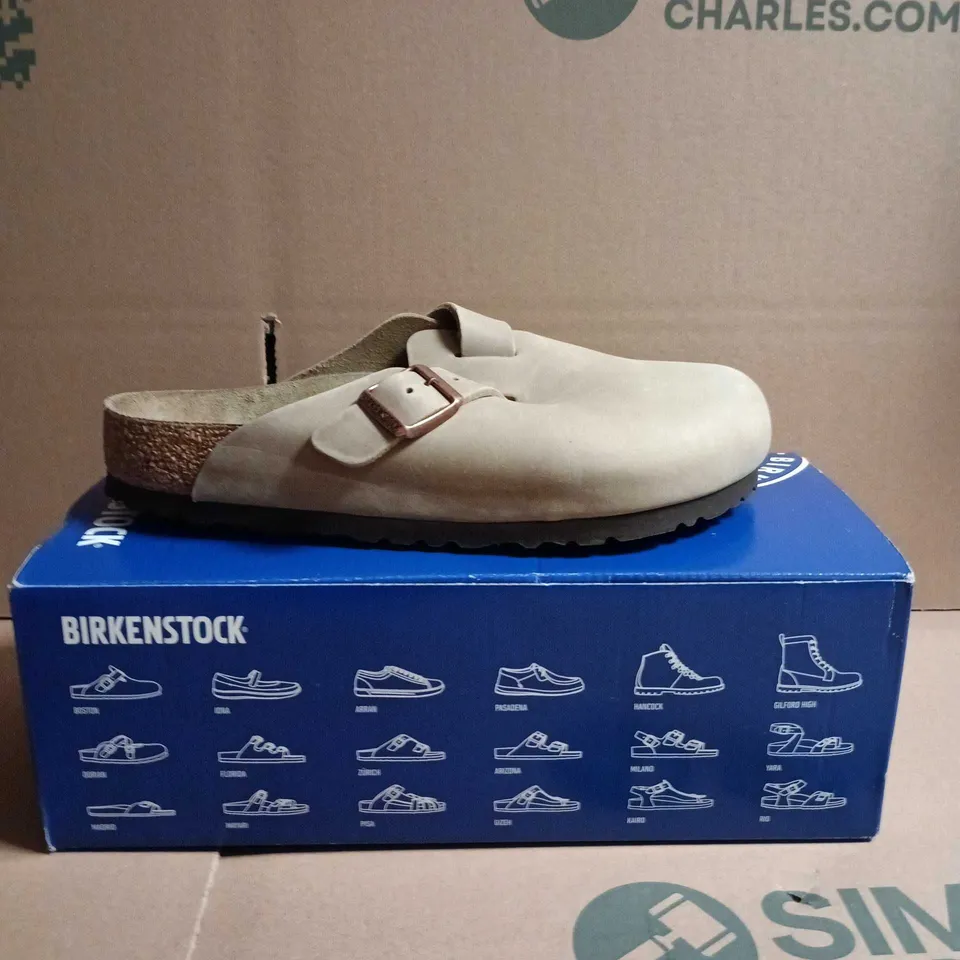 BIRKENSTOCK BEIGE SANDALS WITH BUCKLED STRAPS SIZE 5