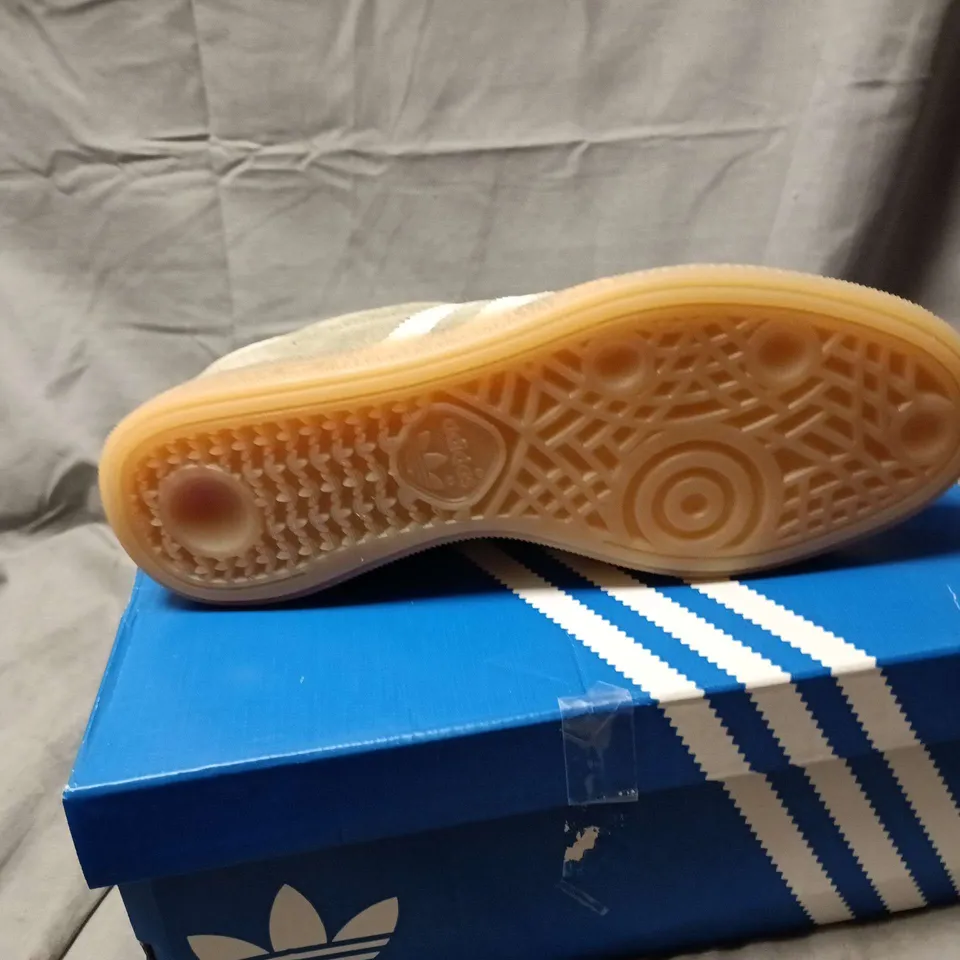 ADIDAS ORIGINALS MUNCHEN PEBBLE SUEDE TRAINERS – UK SIZE 6