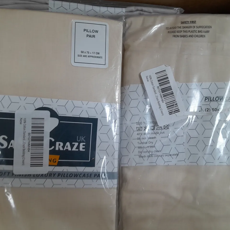 BOX OF APPROXIMATELY 8 ASSORTED BEDDING ITEMS TO INCLUDE PILLOWS IN VARIOUS COLOURS