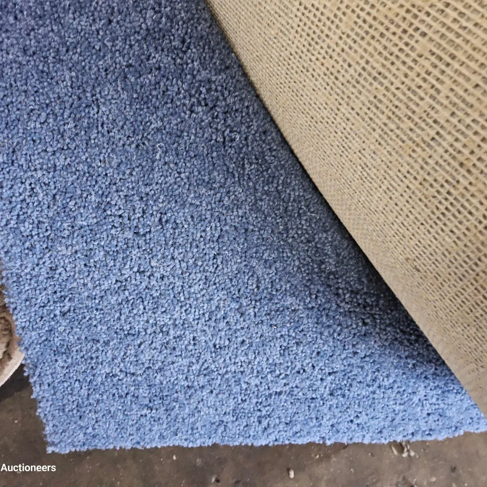 ROLL OF QUALITY COUNTY MEAD TWIST DENIM BLUE CARPET APPROXIMATELY 5M× 7.25M