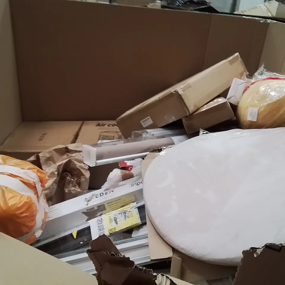 PALLET OF ASSORTED HOUSEHOLD GOODS AND PRODUCTS TO INCLUDE;COMPUTER DESK,AUTOMATIC CAT LITTER TRAY,CAT LITTER BOX