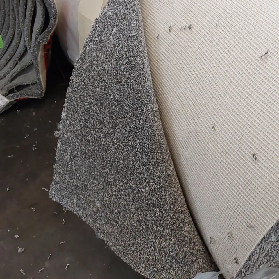 ROLL OF QUALITY HERITAGE EXQUISITE AB CARPET // SIZE: APPROX. 5 X 13.8m