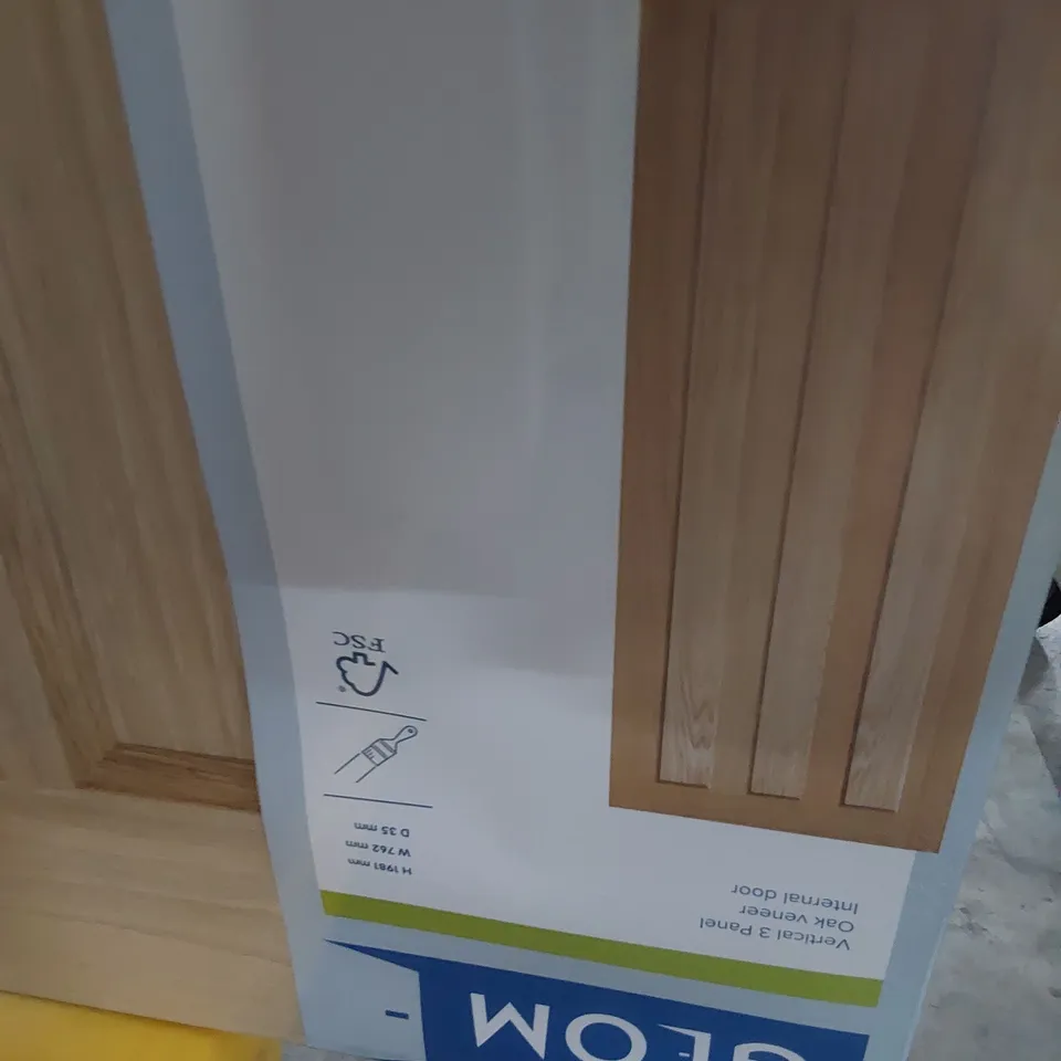 GEOM THREE VERTICAL PANEL OAK VENEER INTRNAL DOOR 1981 × 762mm