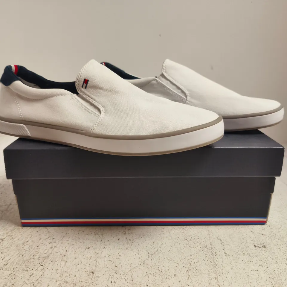 BOXED PAIR OF TOMMY HILFIGER ICONIC SLIP-ON SHOES IN WHITE SIZE UK 8
