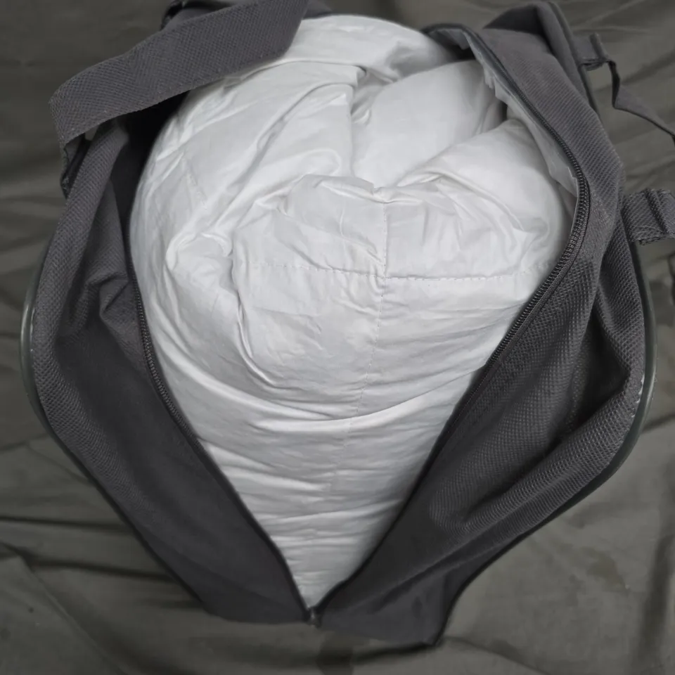 QUILT IN CARRY BAG - SIZE AND TOG UNKNOWN