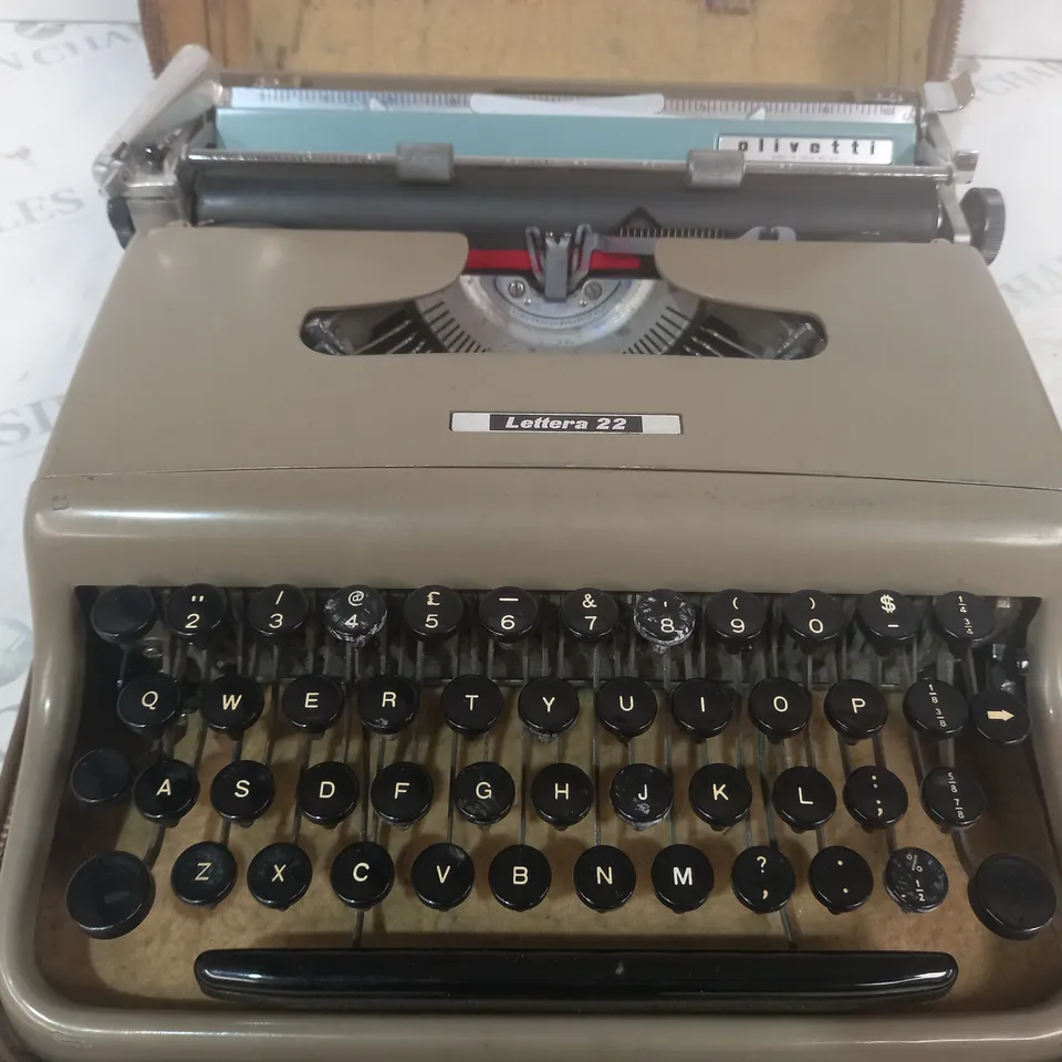 OLIVETTI LETTERA 22 TYPEWRITER