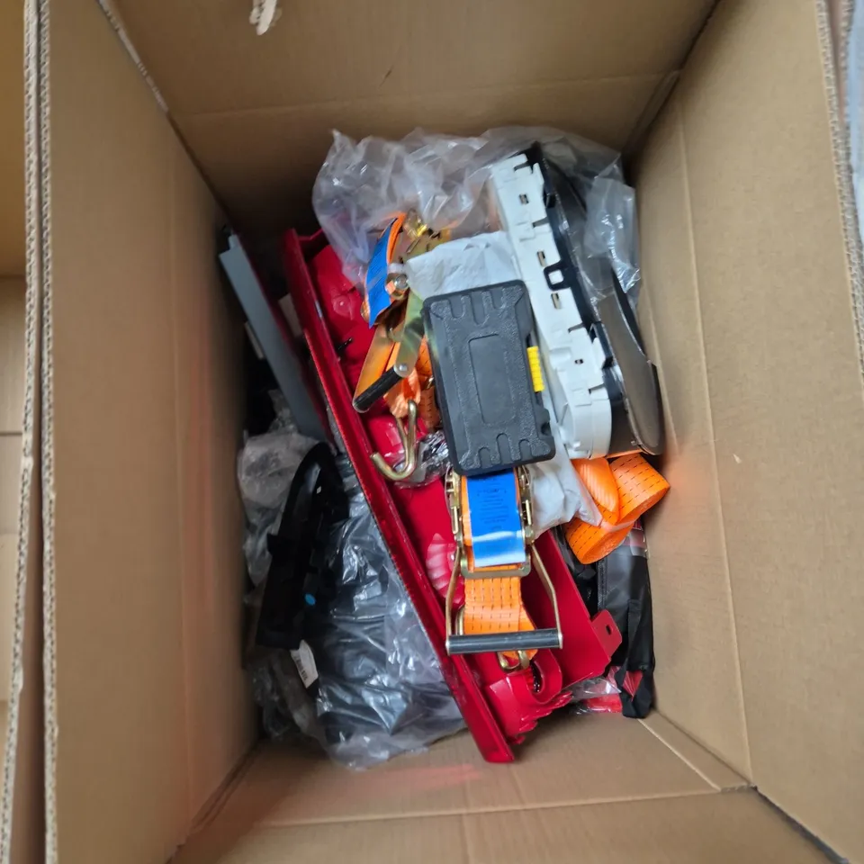 BOX OF APPROXIMATELY 20 ASSORTED ITEMS TO INCLUDE: BIKE HELMET WITH LED 