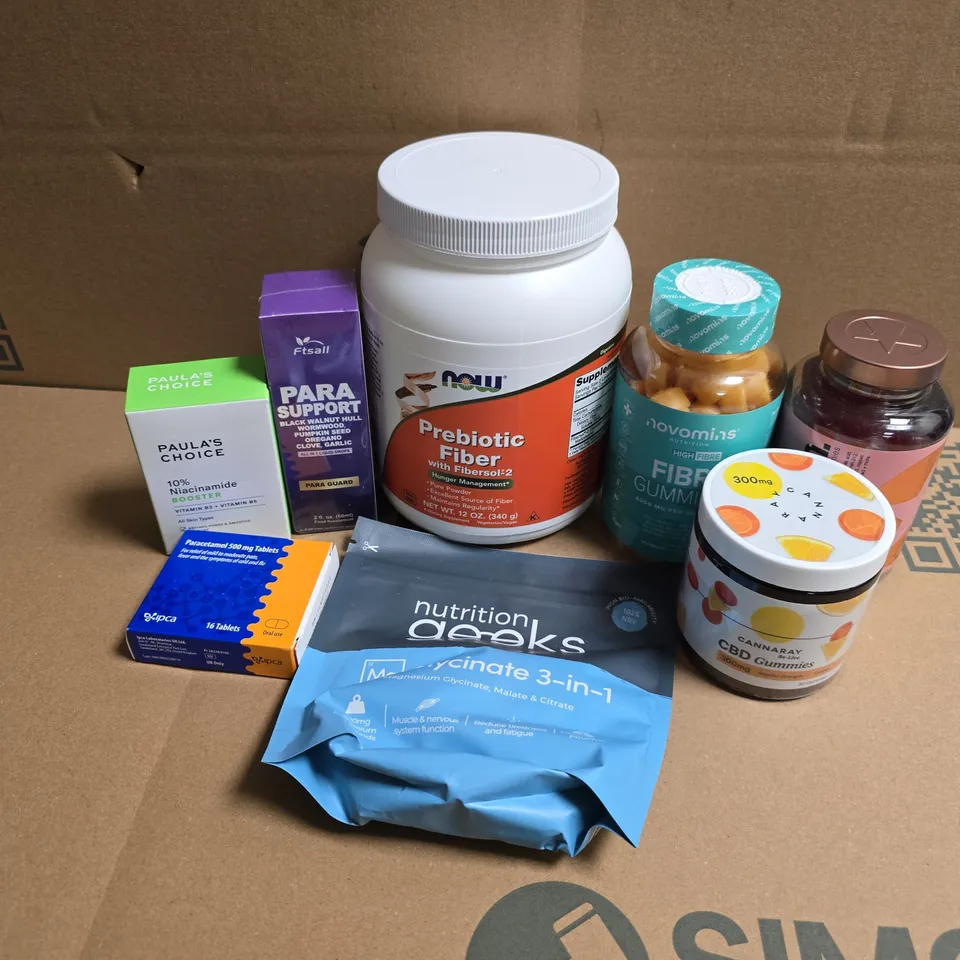 APPROXIMATELY 15 ASSORTED VITAMIN/HEALTH AID PRODUCTS TO INCLUDE PREBIOTIC FIBER, NOVOMINS FIBRE GUMMIES, STARPOWA HAIR SKIN NAILS GUMMIES, ETC - COLLECTION ONLY