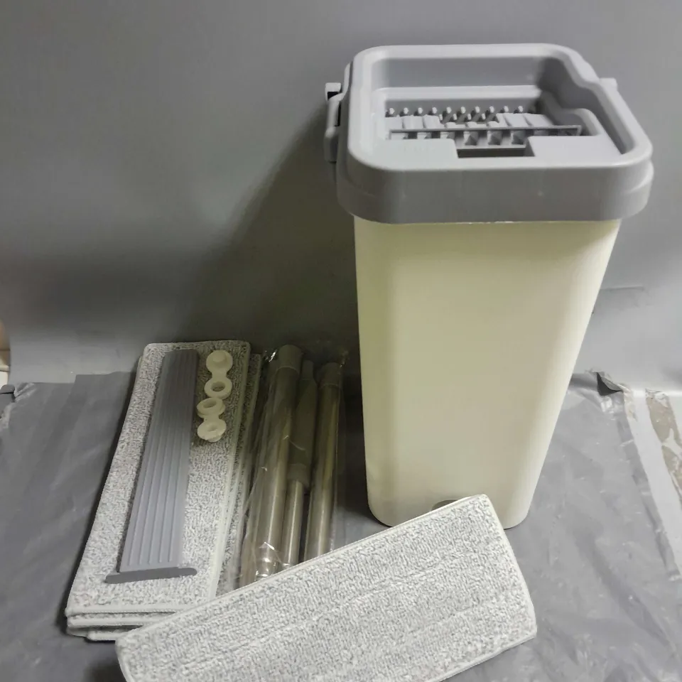 BOXED SWISSPACK MICROFIBRE FLAT MOP & BUCKET IN WHITE/GREY 