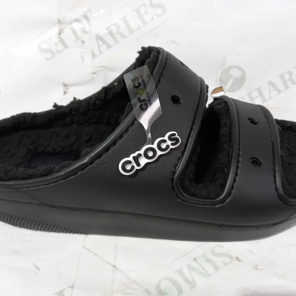BOXED PAIR OF CROCS CLASSIC LINED SANDALS IN BLACK SIZE M8/W10