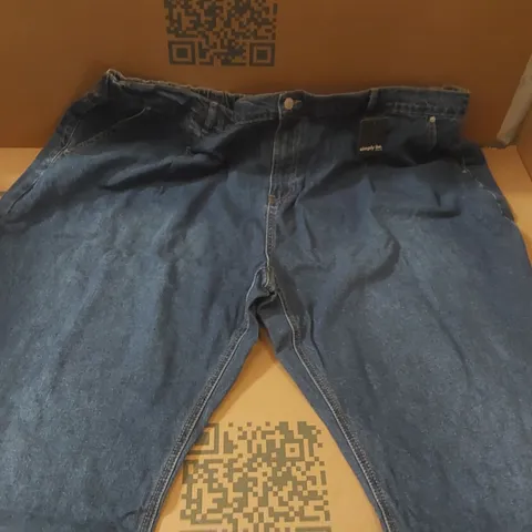 BOX CONTAINING APPROXIMATELY 11x BRAND NEW SIMPLY BE MID BLUE PLEAT DENIM JEANS - SIZE 28S