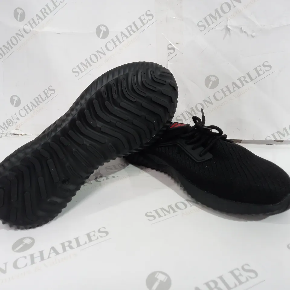 PAIR OF SROTER SAFETY TRAINERS SIZE 9