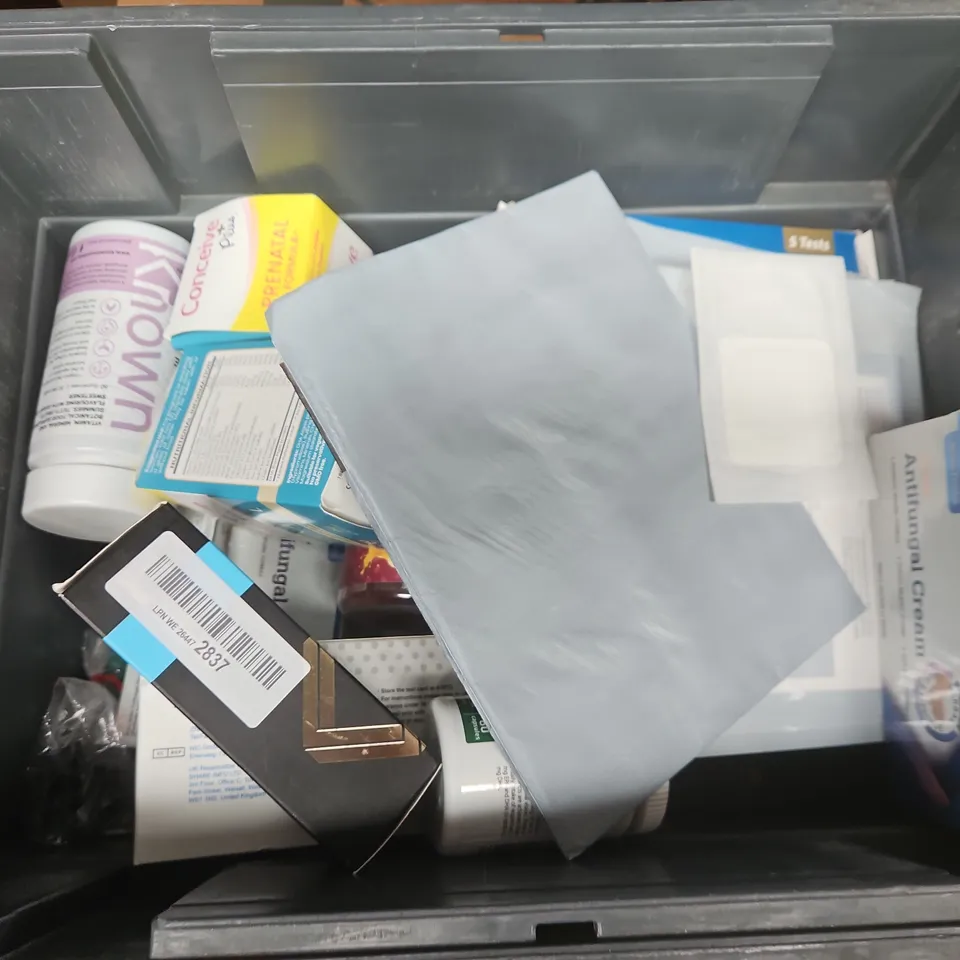 TOTE OF APPROXIMATELY 20 ASSORTED HEALTHCARE PRODUCTS TO INCLUDE FACE MASKS -REVIVE PATCHES AND MULTI-VITAMINS