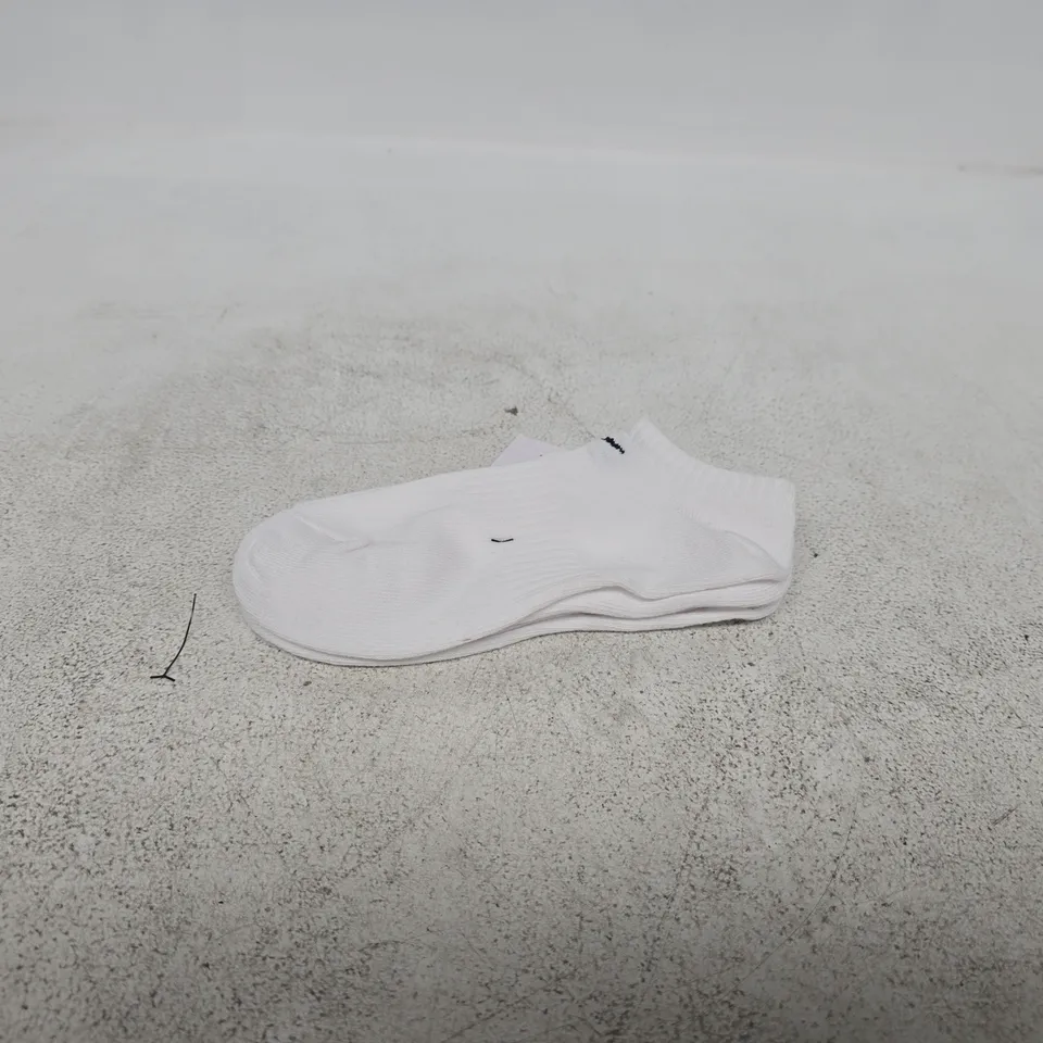 NIKE WHITE ANKLE SOCKS 2 PAIRS SIZE UNSPECIFIED