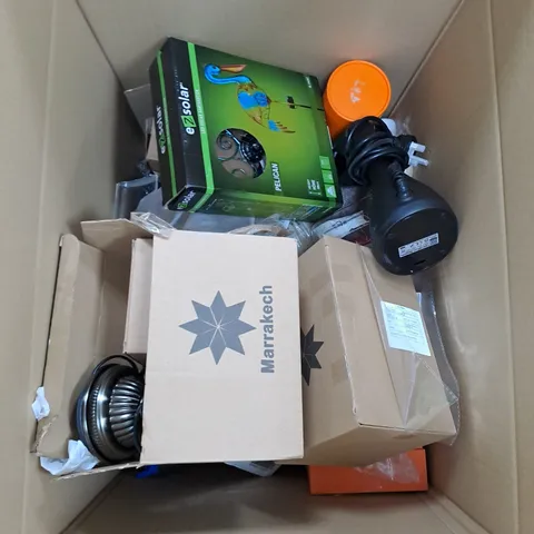 LARGE BOX OF APPROX 10 ASSORTED ITEMS TO INCLUDE LED LIGHT, HAMILTON BEACH AND TEETH WHITENING KIT