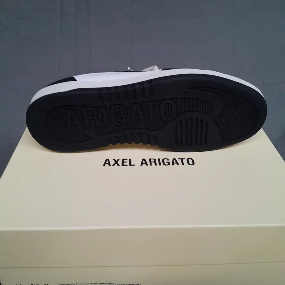 BOXED PAIR OF AXEL ARIGATO BLACK/WHITE DICO LO WITH ACCESSORIES SIZE 9