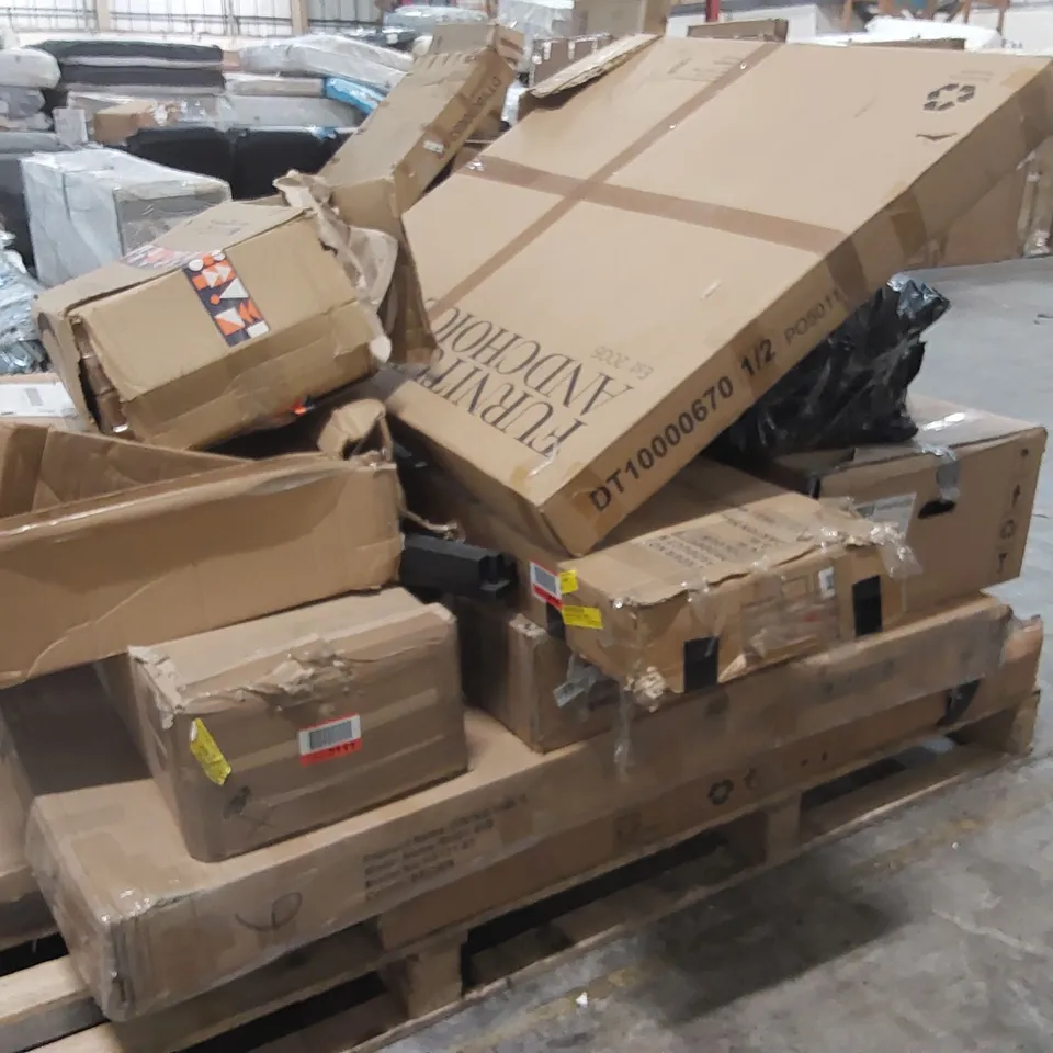 PALLET OF ASSORTED FURNITURE PARTS 