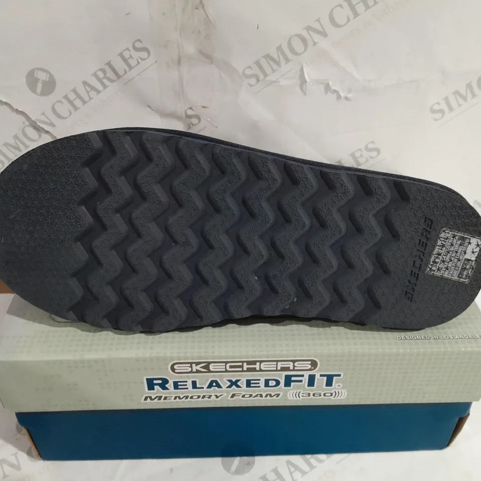 BOXED PAIR OF SKECHERS MEN'S RENTEN PALCO SLIPPER NAVY UK 8