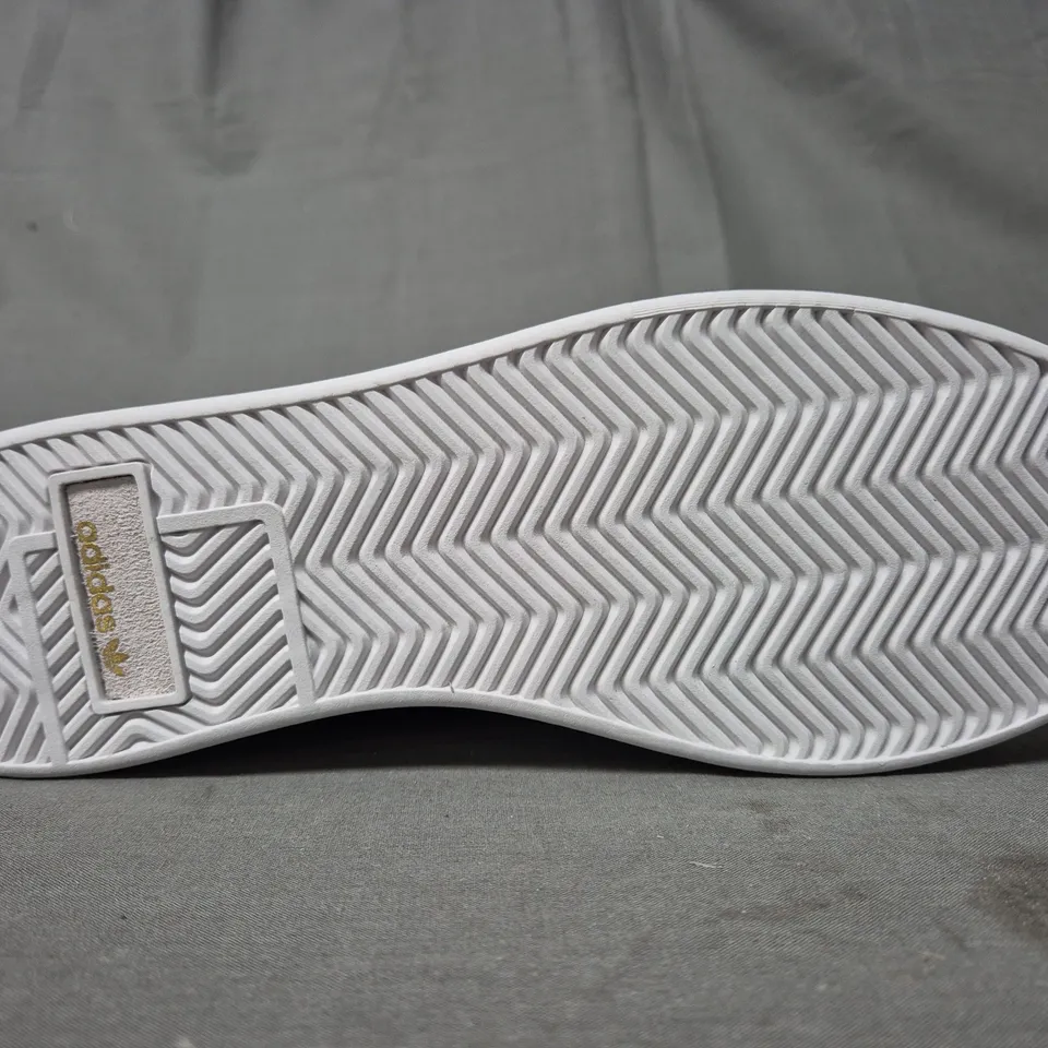 BRAND NEW BOXED PAIR OF ADIDAS WOMEN'S SLEEK SHOES IN WHITE UK SIZE 8