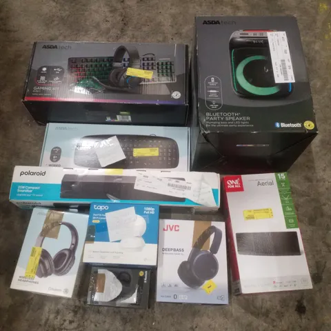 PALLET CONTAINING ASSORTED ELECTRICAL RETURNS INCLUDING GAMING KIT, COMPACT SOUNDBAR, WIFI CAMERA, AERIAL & WIRELESS HEADPHONES