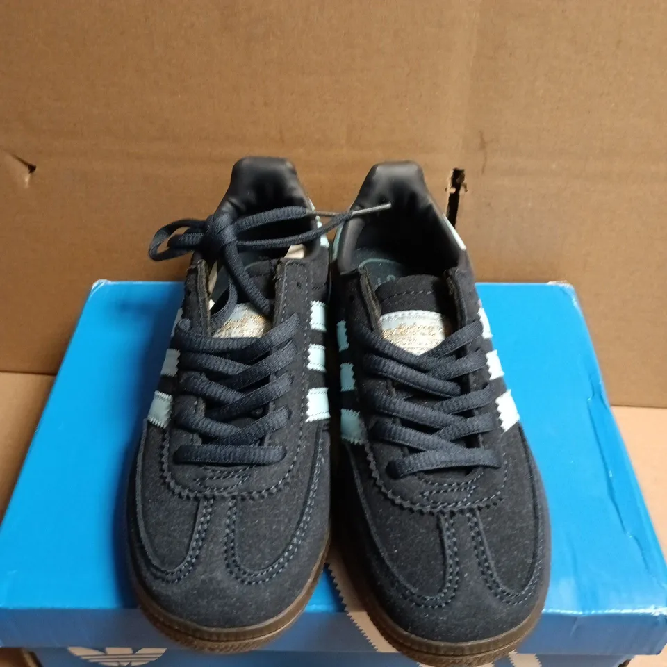 BOXED PAIR OF KIDS ADIDAS HANDBALL SPEZIAL C TRAINERS - UK SIZE 11.5 - KIDS 