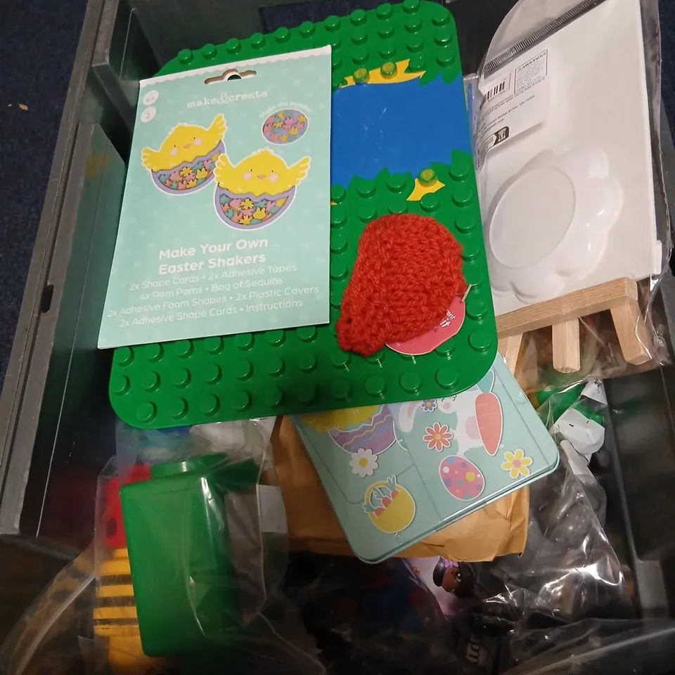 LARGE QUANTITY OF ASSORTED TOYS AND ACCESSORIES TO INCLUDE; MINECRAFT WATCH, ARTIST 12 BRUSHES, TONIES AUDIO CHARACTER AND FAIRY GLIDERS