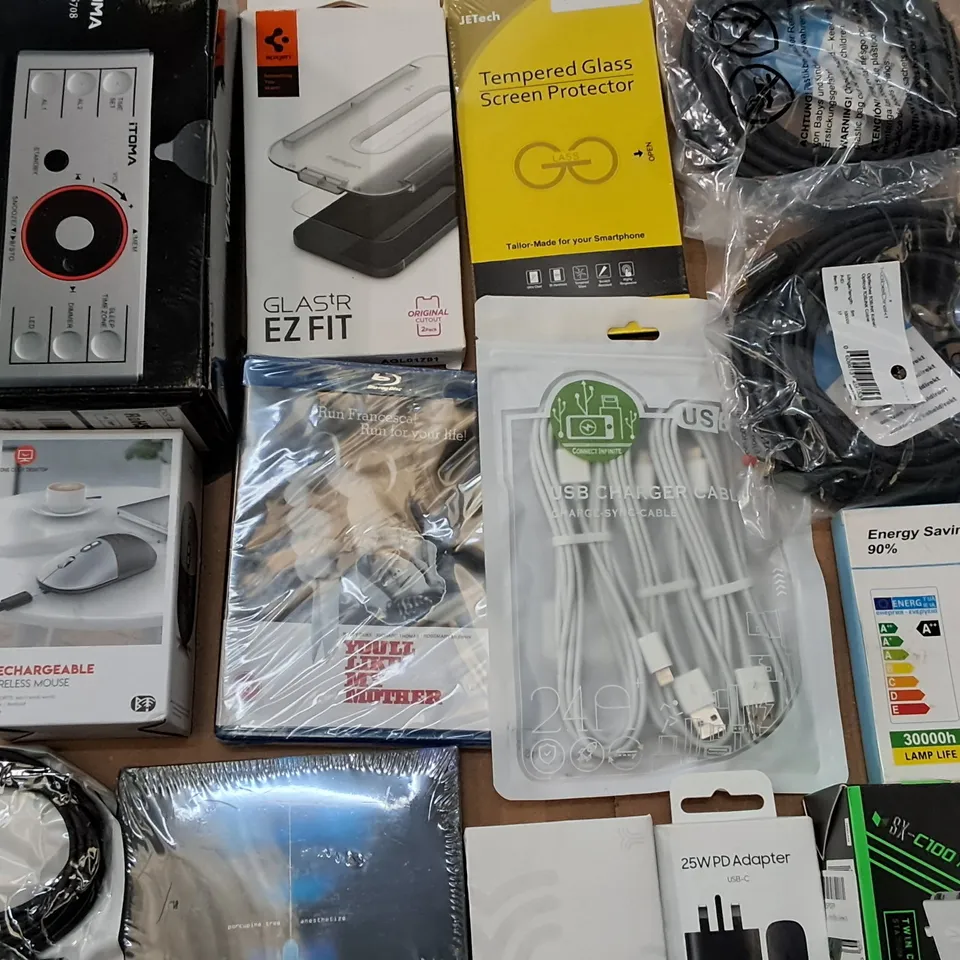 LARGE QUANTITY OF ASSORTED ITEMS TO INCLUDE ITOMA RADIO, SAMSUNG ADAPTER AND VARIOUS CASES