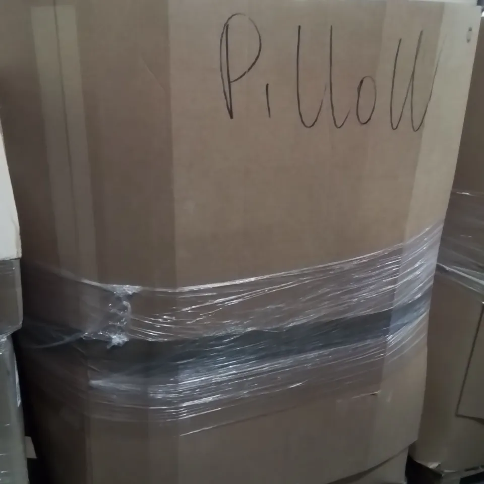 PALLET CONTAINING A LARGE QUANTITY OF PILLOWS 
