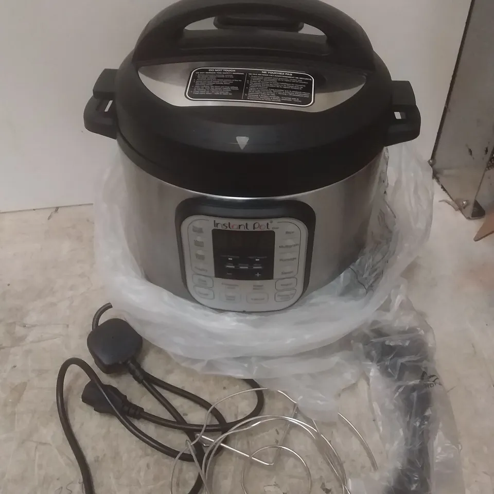 INSTANT POT DUO SMART PRESSURE COOKER
